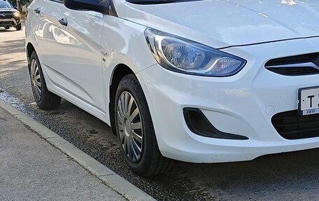 Hyundai Solaris II рестайлинг, 2013 год, 950 000 рублей, 4 фотография