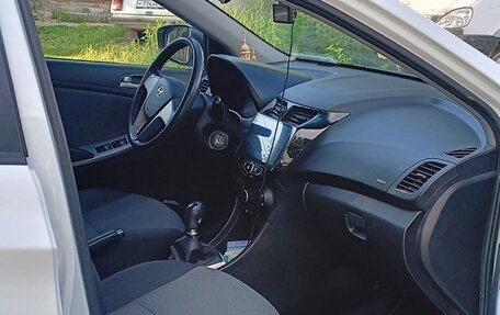 Hyundai Solaris II рестайлинг, 2013 год, 950 000 рублей, 5 фотография