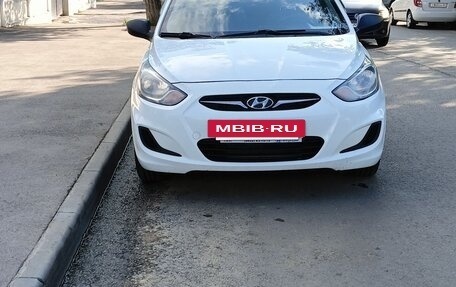 Hyundai Solaris II рестайлинг, 2013 год, 950 000 рублей, 3 фотография