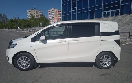 Honda Freed I, 2011 год, 850 000 рублей, 4 фотография