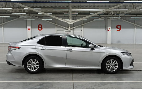 Toyota Camry, 2018 год, 1 999 000 рублей, 4 фотография