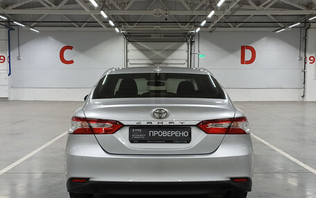 Toyota Camry, 2018 год, 1 999 000 рублей, 6 фотография