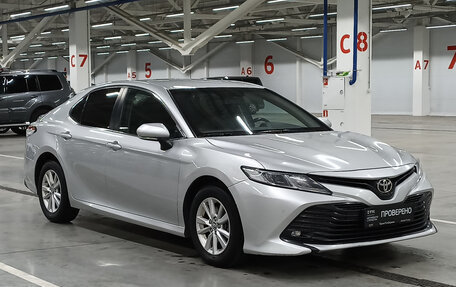 Toyota Camry, 2018 год, 1 999 000 рублей, 3 фотография