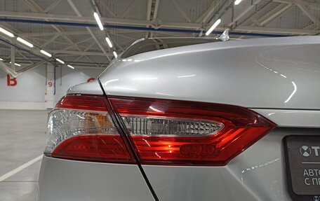 Toyota Camry, 2018 год, 1 999 000 рублей, 9 фотография