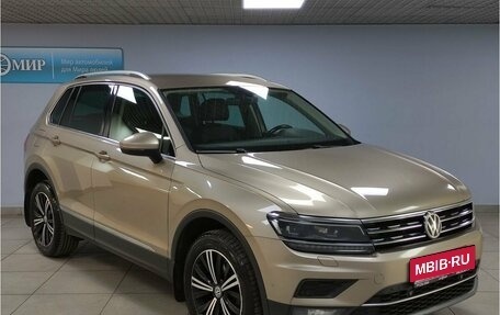Volkswagen Tiguan II, 2018 год, 2 125 000 рублей, 3 фотография
