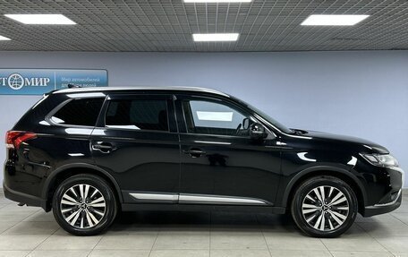 Mitsubishi Outlander III рестайлинг 3, 2019 год, 1 875 000 рублей, 4 фотография