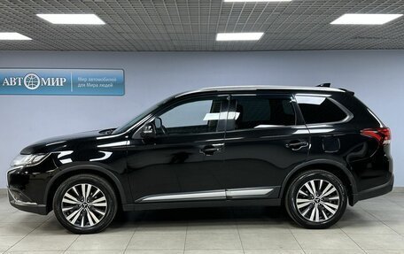 Mitsubishi Outlander III рестайлинг 3, 2019 год, 1 875 000 рублей, 8 фотография