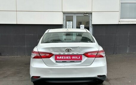 Toyota Camry, 2018 год, 1 360 000 рублей, 6 фотография