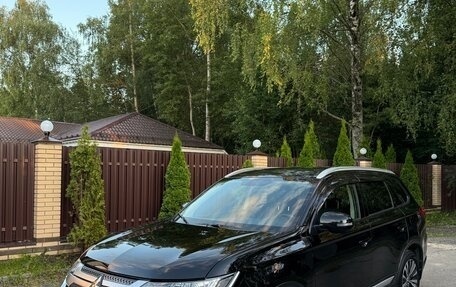 Mitsubishi Outlander III рестайлинг 3, 2020 год, 2 050 000 рублей, 1 фотография