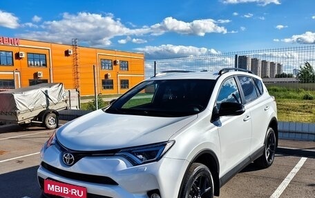 Toyota RAV4, 2018 год, 3 000 000 рублей, 2 фотография