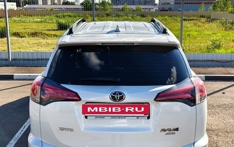 Toyota RAV4, 2018 год, 3 000 000 рублей, 5 фотография