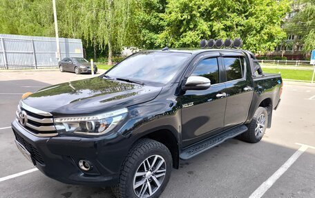 Toyota Hilux VIII, 2017 год, 3 950 000 рублей, 2 фотография