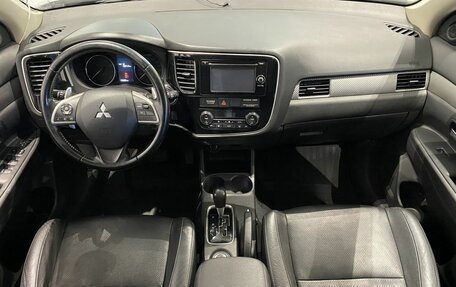 Mitsubishi Outlander III рестайлинг 3, 2012 год, 1 249 000 рублей, 10 фотография