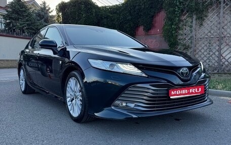 Toyota Camry, 2018 год, 2 850 000 рублей, 1 фотография