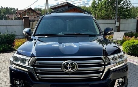 Toyota Land Cruiser 200, 2016 год, 5 990 000 рублей, 1 фотография