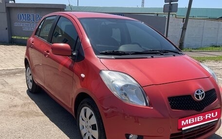 Toyota Yaris III рестайлинг, 2007 год, 790 000 рублей, 2 фотография