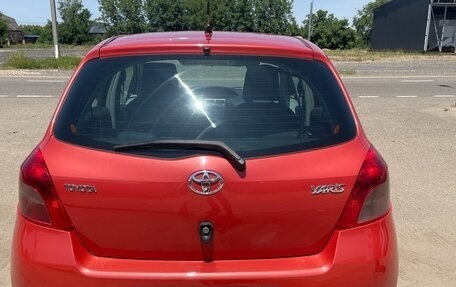 Toyota Yaris III рестайлинг, 2007 год, 790 000 рублей, 4 фотография