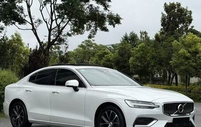 Volvo V60 II, 2022 год, 2 500 000 рублей, 1 фотография