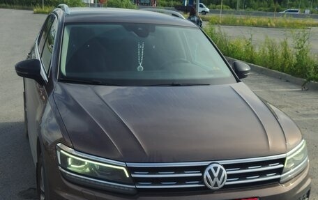 Volkswagen Tiguan II, 2019 год, 2 420 000 рублей, 3 фотография