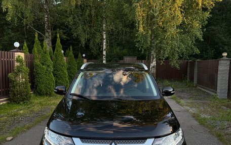 Mitsubishi Outlander III рестайлинг 3, 2020 год, 2 050 000 рублей, 2 фотография