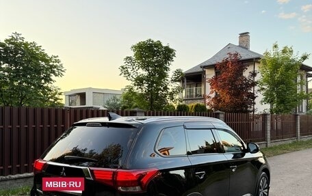 Mitsubishi Outlander III рестайлинг 3, 2020 год, 2 050 000 рублей, 4 фотография