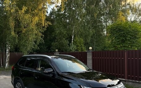 Mitsubishi Outlander III рестайлинг 3, 2020 год, 2 050 000 рублей, 3 фотография