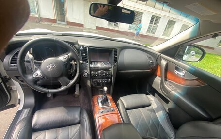 Infiniti QX70, 2013 год, 2 300 000 рублей, 8 фотография