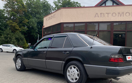 Mercedes-Benz E-Класс, 1993 год, 300 000 рублей, 3 фотография
