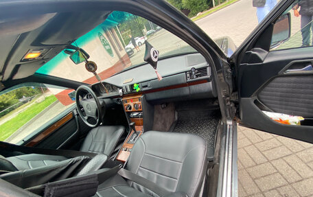 Mercedes-Benz E-Класс, 1993 год, 300 000 рублей, 4 фотография