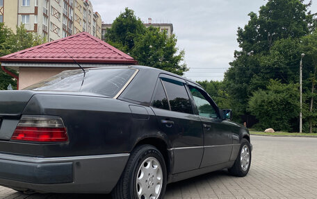 Mercedes-Benz E-Класс, 1993 год, 300 000 рублей, 5 фотография
