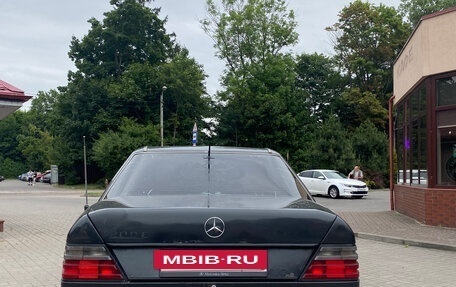 Mercedes-Benz E-Класс, 1993 год, 300 000 рублей, 2 фотография