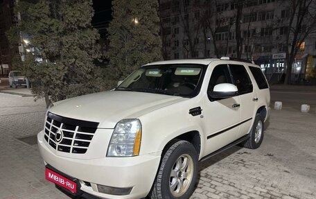 Cadillac Escalade III, 2012 год, 1 950 000 рублей, 1 фотография