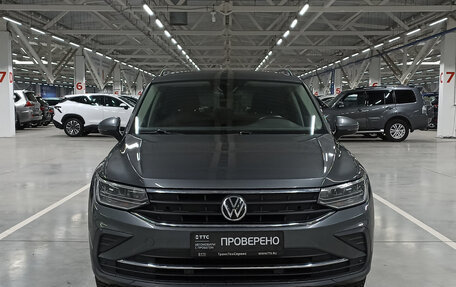 Volkswagen Tiguan II, 2021 год, 2 399 000 рублей, 6 фотография