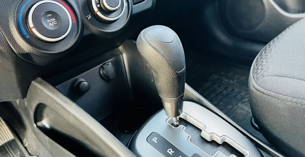 KIA Rio III, 2012 год, 950 000 рублей, 9 фотография