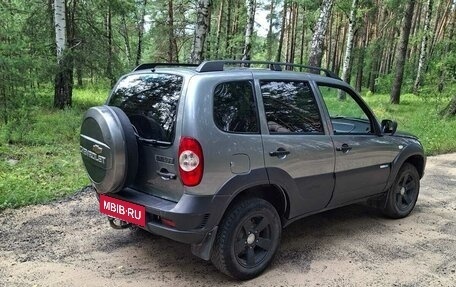 Chevrolet Niva I рестайлинг, 2016 год, 699 000 рублей, 3 фотография