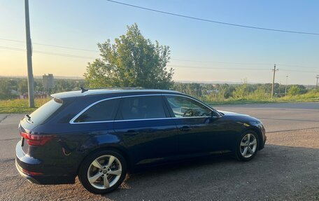Audi A4, 2018 год, 1 850 000 рублей, 6 фотография