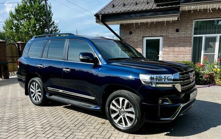 Toyota Land Cruiser 200, 2016 год, 5 990 000 рублей, 3 фотография