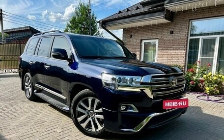 Toyota Land Cruiser 200, 2016 год, 5 990 000 рублей, 2 фотография