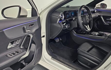 Mercedes-Benz A-Класс, 2021 год, 2 600 000 рублей, 10 фотография