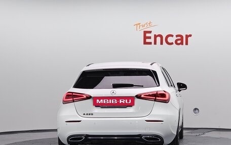 Mercedes-Benz A-Класс, 2021 год, 2 600 000 рублей, 4 фотография