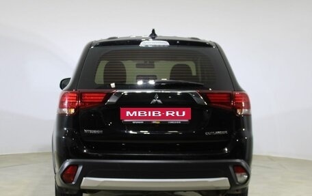 Mitsubishi Outlander III рестайлинг 3, 2018 год, 1 969 000 рублей, 6 фотография