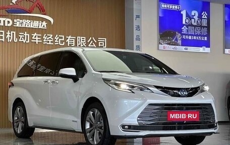 Toyota Sienna, 2022 год, 4 150 000 рублей, 2 фотография