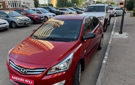 Hyundai Solaris II рестайлинг, 2015 год, 920 000 рублей, 2 фотография
