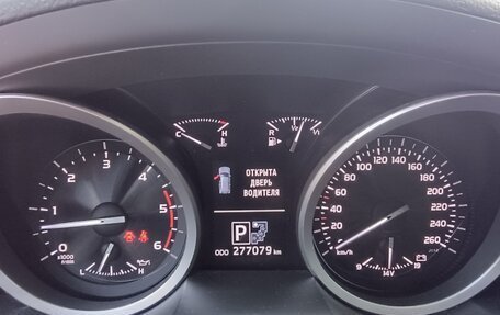 Toyota Land Cruiser 200, 2012 год, 3 490 000 рублей, 9 фотография