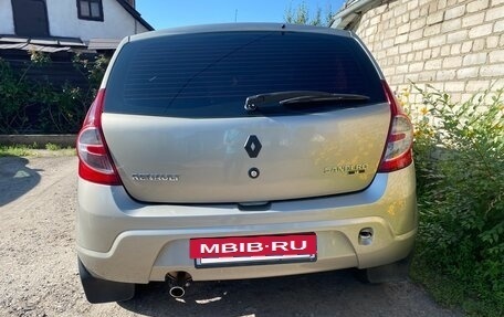 Renault Logan I, 2010 год, 650 000 рублей, 3 фотография