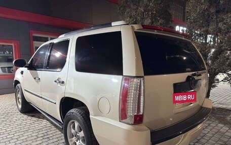 Cadillac Escalade III, 2012 год, 1 950 000 рублей, 3 фотография