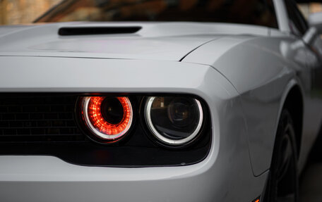 Dodge Challenger III рестайлинг 2, 2019 год, 3 850 000 рублей, 4 фотография