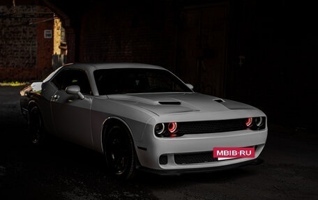 Dodge Challenger III рестайлинг 2, 2019 год, 3 850 000 рублей, 2 фотография