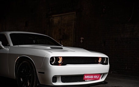 Dodge Challenger III рестайлинг 2, 2019 год, 3 850 000 рублей, 3 фотография