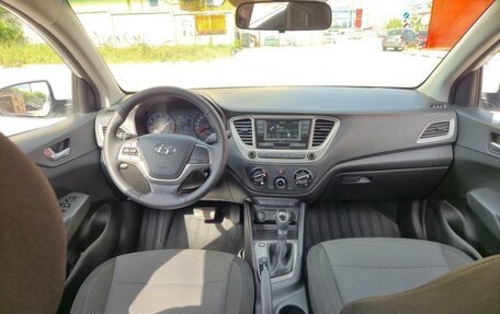 Hyundai Solaris II рестайлинг, 2021 год, 1 385 000 рублей, 10 фотография